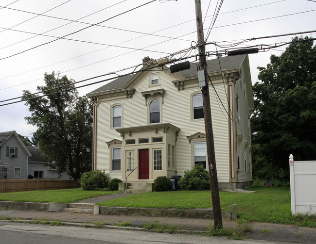 21 Franklin St in Milford, MA - Foto de edificio - Building Photo