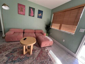 1863 NE 161st St in North Miami Beach, FL - Building Photo - Building Photo