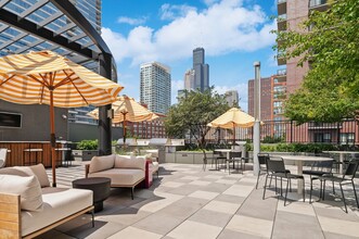 AMLI Lofts in Chicago, IL - Building Photo - Building Photo