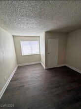 4941 Newport Cove Dr in Las Vegas, NV - Building Photo - Building Photo