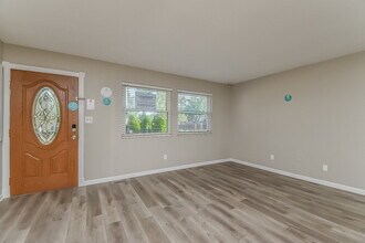 4945 Manzana Dr in Colorado Springs, CO - Foto de edificio - Building Photo