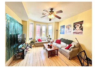 731 Parker St, Unit 2 in Boston, MA - Foto de edificio - Building Photo