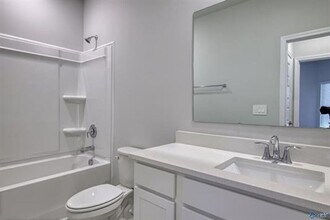 6075 Gardner Maples Dr in Owens Cross Roads, AL - Foto de edificio - Building Photo