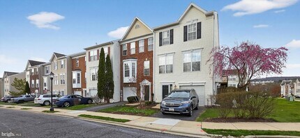 2483 Lakeside Drive in Frederick, MD - Foto de edificio - Building Photo