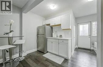 83 Gibson Ave in Hamilton, ON - Building Photo - Building Photo