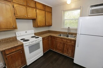 306 Tarver St SE in Jacksonville, AL - Building Photo - Building Photo