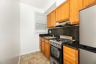 Vue De Lac Apartments in Oakland, CA - Building Photo - Building Photo