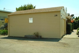 28-30 W Harder Rd in Hayward, CA - Building Photo - Building Photo