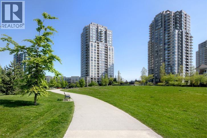 3663 Crowley Dr in Vancouver, BC - Building Photo