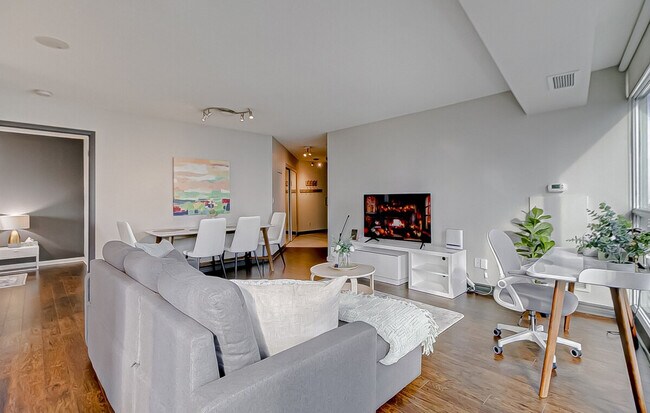 24 Harbour St, Unit SI ID1507867P in Toronto, ON - Building Photo - Building Photo