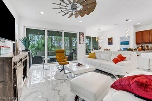 6965 Avalon Cir in Naples, FL - Building Photo