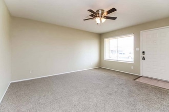811 E Hillview Cir in Mesa, AZ - Building Photo - Building Photo