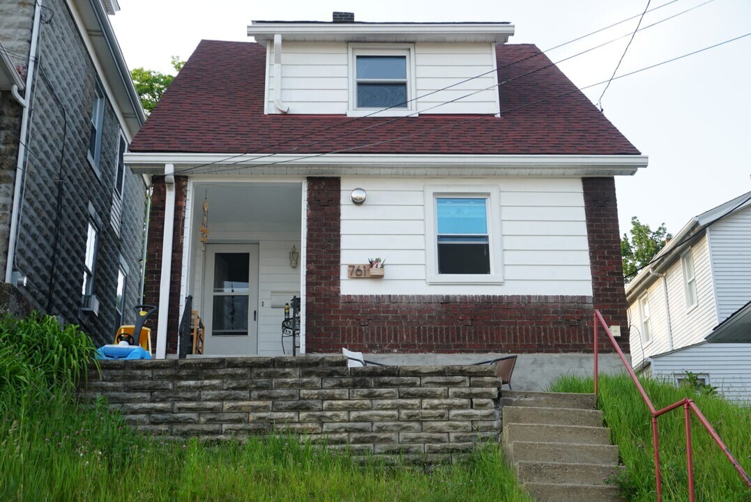 761 Melbourne St in Pittsburgh, PA - Building Photo