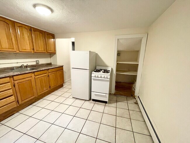 32 Sussex St, Unit 1 in Boston, MA - Foto de edificio - Building Photo