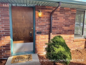 11221 NE Glisan St in Portland, OR - Foto de edificio - Building Photo