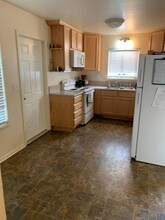 1065 Denton Way in Redding, CA - Foto de edificio - Building Photo