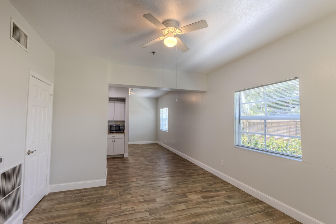 56 W 12th St in West Palm Beach, FL - Building Photo