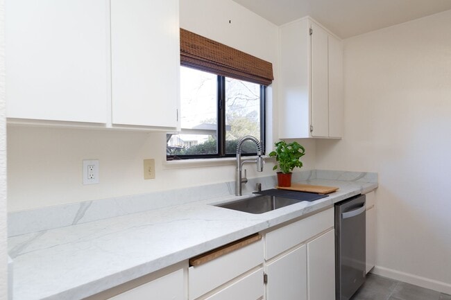 1170 Whitewater Cove in Santa Cruz, CA - Building Photo - Building Photo