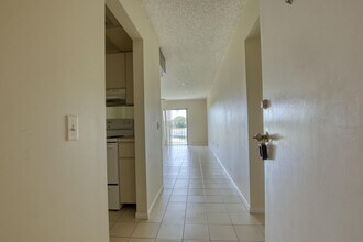 4657 Fountains Dr S in Greenacres, FL - Building Photo - Building Photo