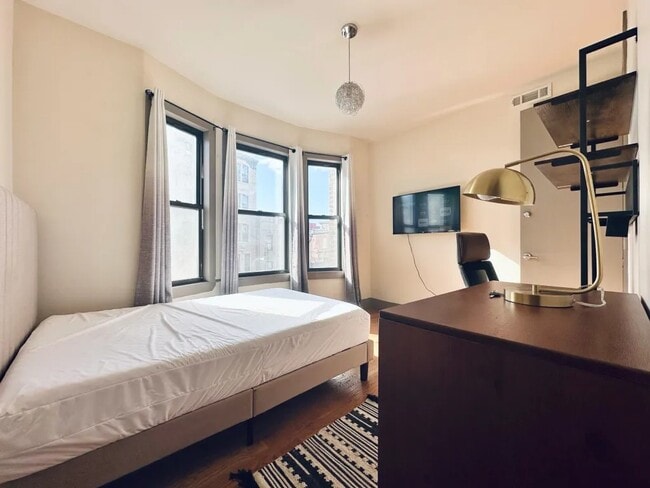 Furnished room/NOT APARTMENT in Brooklyn, NY - Foto de edificio - Building Photo