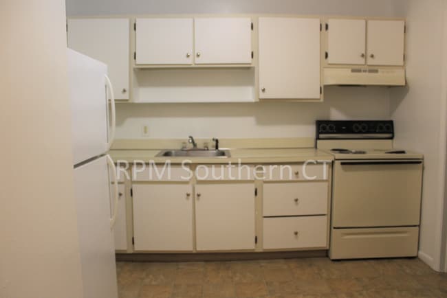 1730 State St in Hamden, CT - Building Photo - Building Photo