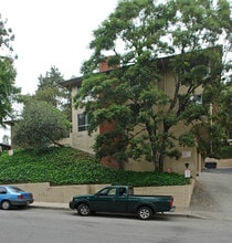 Amberwood Apartments in South Pasadena, CA - Foto de edificio - Building Photo
