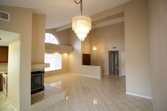 15648 Via Calanova in San Diego, CA - Building Photo - Building Photo