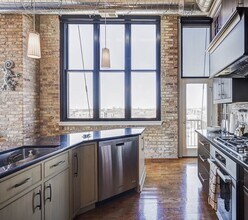1601 W School St, Unit 611 in Chicago, IL - Building Photo - Building Photo