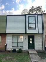 2429 Miramar Ct in Seabrook, TX - Building Photo