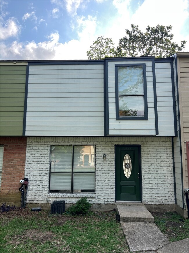 property at 2429 Miramar Ct