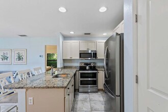 655 8th Ave S in Naples, FL - Foto de edificio - Building Photo