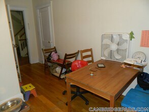 21 Wendell St, Unit 18 in Cambridge, MA - Foto de edificio - Building Photo