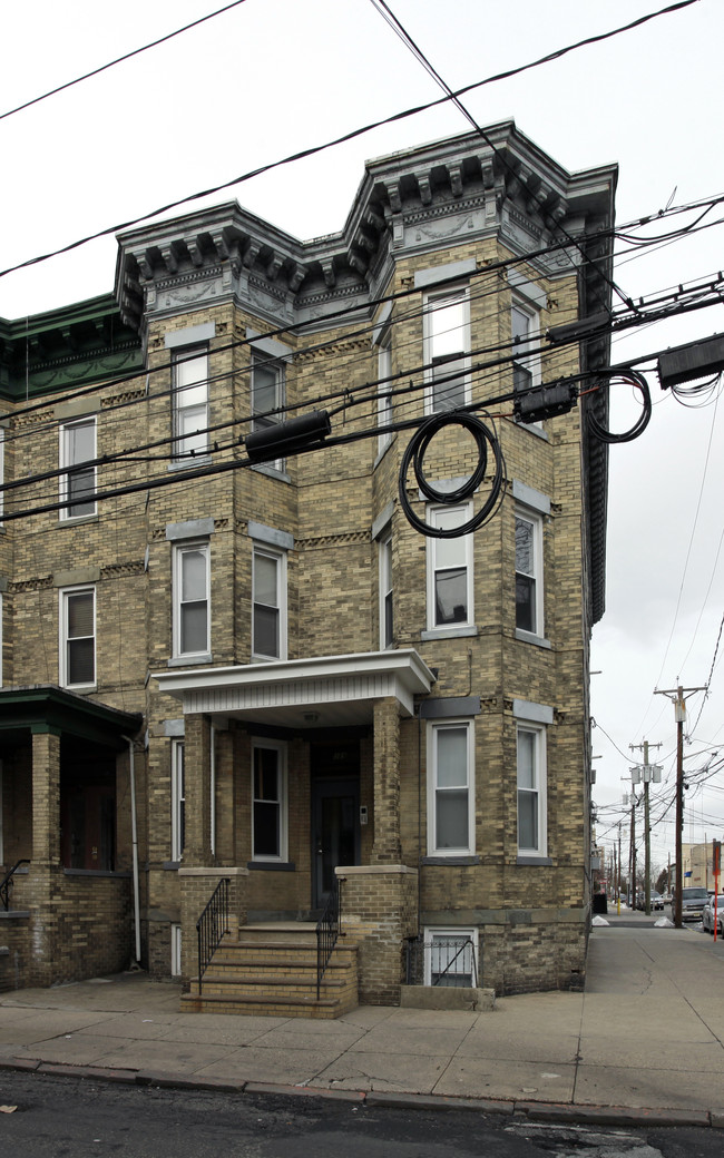 389 Baldwin Ave in Jersey City, NJ - Building Photo - Building Photo