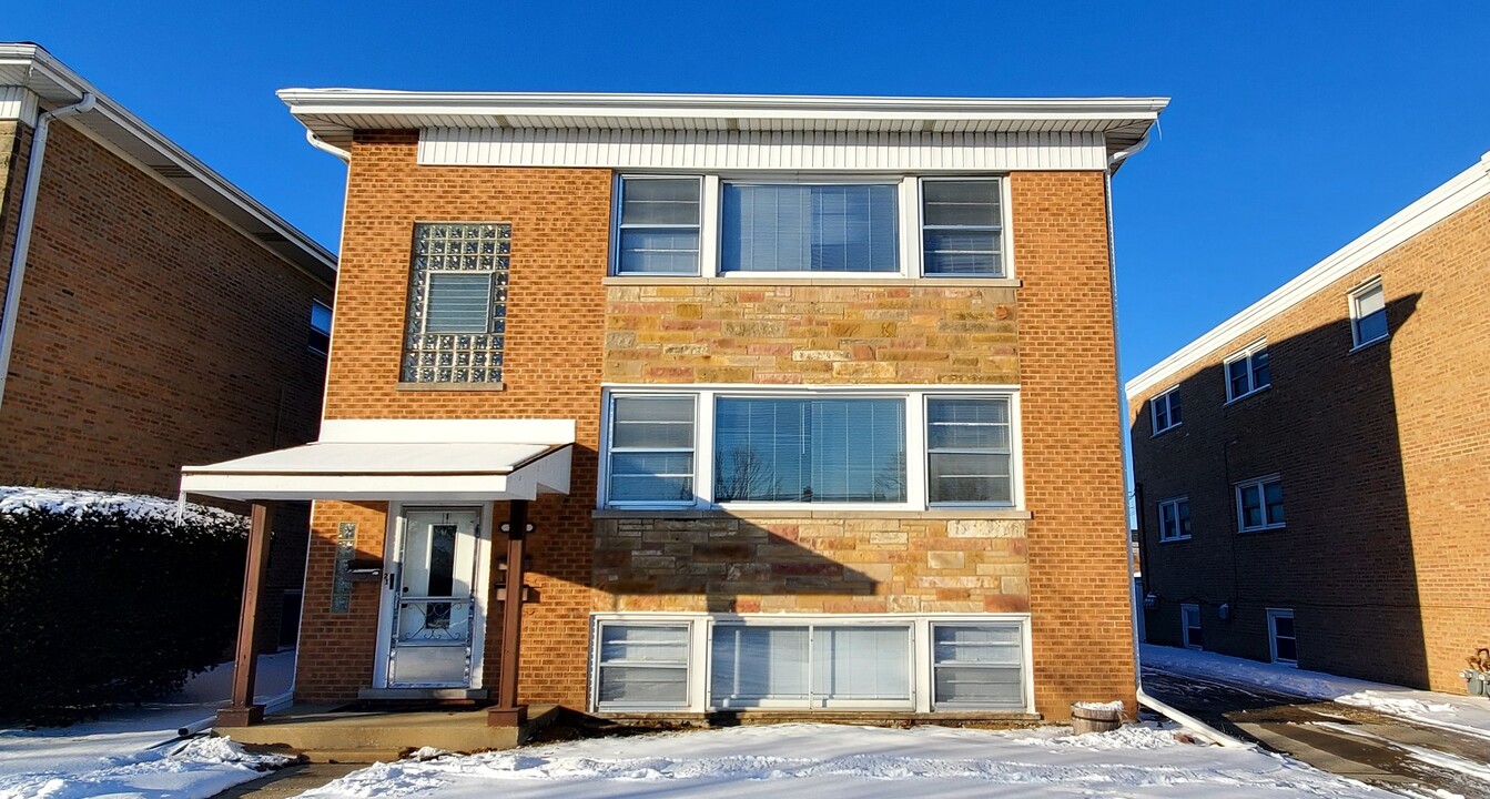 7252 W Crain St in Niles, IL - Foto de edificio