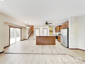 21444 Hytrail Cir in Lakeville, MN - Foto de edificio - Building Photo