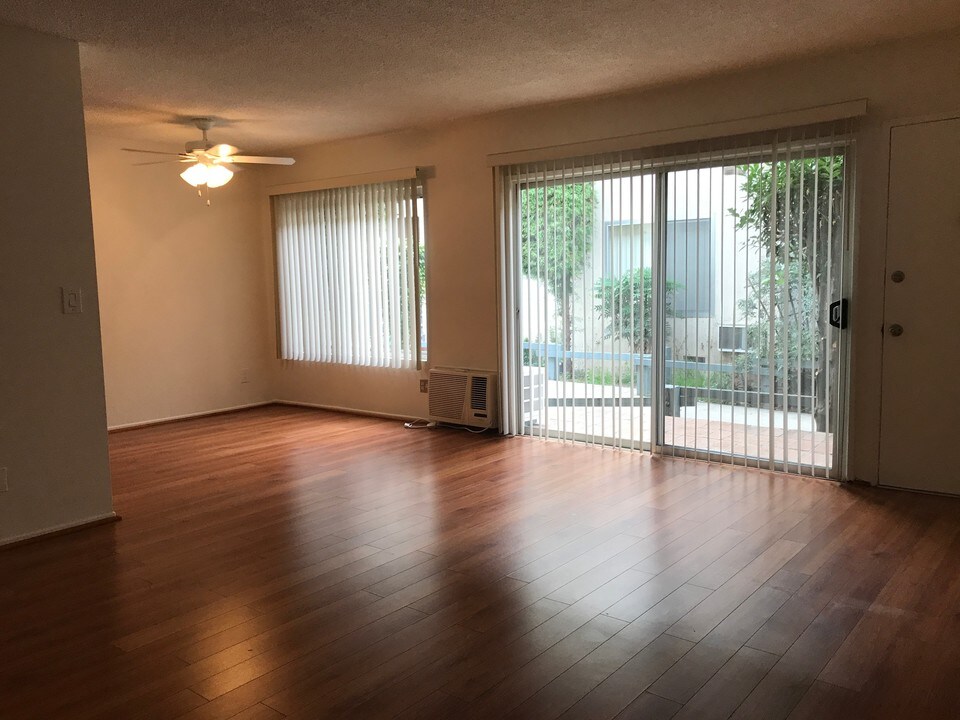 5055 Buffalo Ave in Sherman Oaks, CA - Foto de edificio