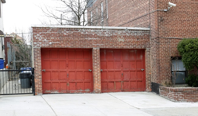 831 Penfield in Bronx, NY - Building Photo - Building Photo