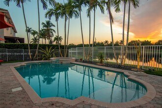 1714 Victoria Pointe Cir in Weston, FL - Building Photo - Building Photo