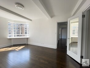 5 AVENUE in New York, NY - Building Photo - Building Photo