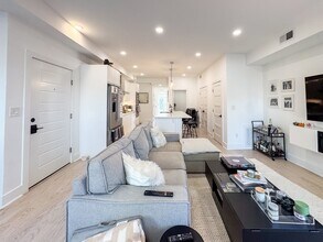 231 Maverick St in Boston, MA - Building Photo - Building Photo