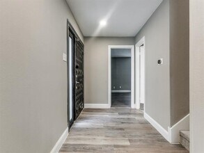 12518 Burninglog Ln in Dallas, TX - Building Photo - Building Photo