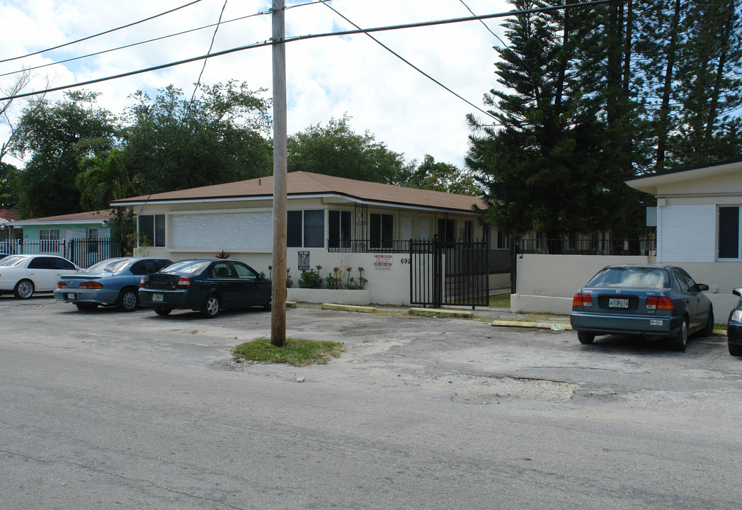 692 NE 88th St in Miami, FL - Building Photo