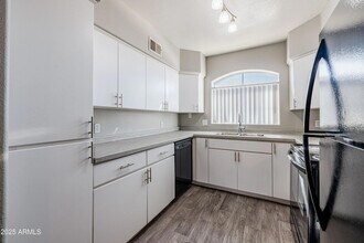 5151 E Guadalupe Rd, Unit B1 in Phoenix, AZ - Building Photo - Building Photo