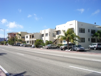 9040 Collins Ave in Miami Beach, FL - Building Photo - Building Photo