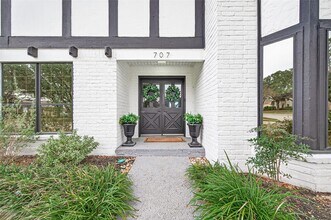 707 Montclair Blvd in Sugar Land, TX - Building Photo - Building Photo