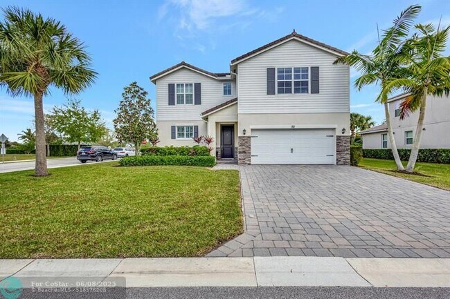 property at 92 Palmetto Ln