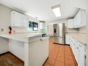 810 Highwood Dr SW in Issaquah, WA - Building Photo - Building Photo