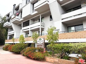13331 Moorpark St in Los Angeles, CA - Building Photo