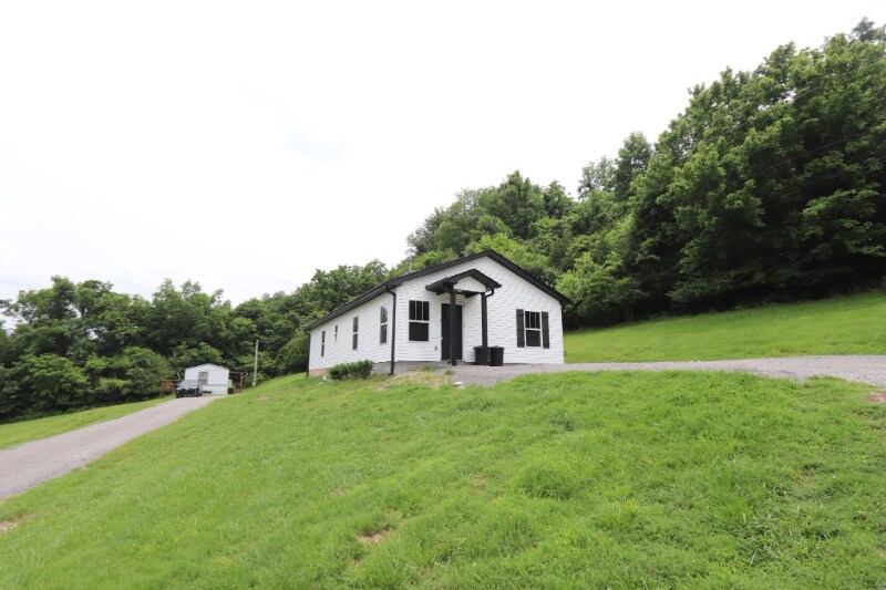 14 Jones Ln in Brush Creek, TN - Building Photo