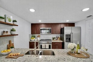 4550 SW 68th Ct in Miami, FL - Building Photo